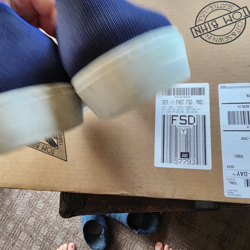 Rothys sz 8 Slip On Sneaker Navy Blue EUC - Picture 3 of 11